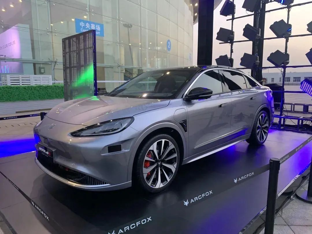 華為“無(wú)”車(chē)勝有車(chē)：布局七年 或成行業(yè)顛覆者